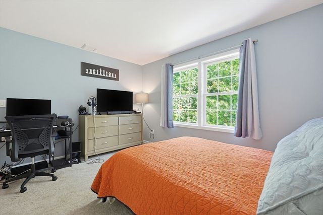 7 Tabor Rd, Uxbridge, MA 01569