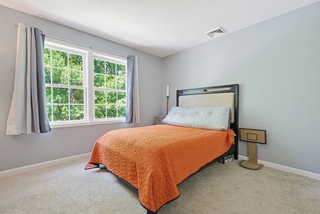 7 Tabor Rd, Uxbridge, MA 01569