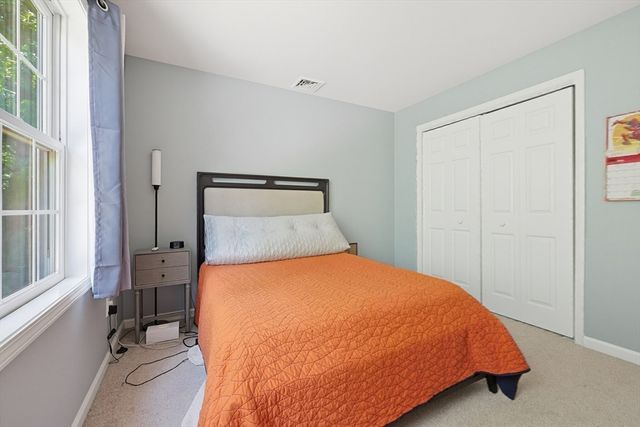 7 Tabor Rd, Uxbridge, MA 01569