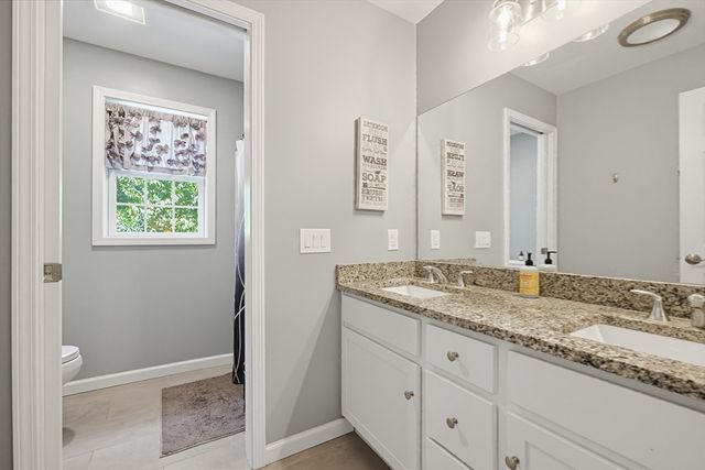 7 Tabor Rd, Uxbridge, MA 01569