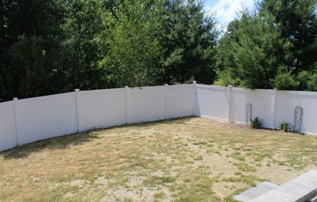 7 Tabor Rd, Uxbridge, MA 01569