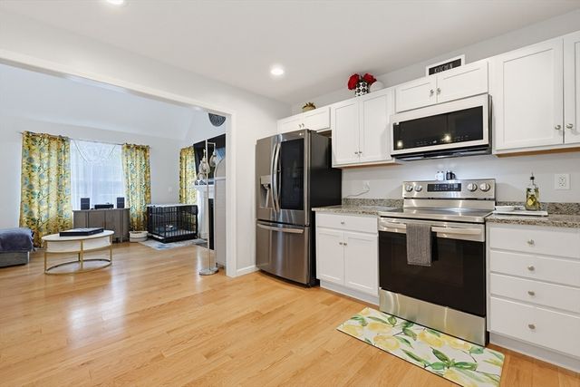 7 Tabor Rd, Uxbridge, MA 01569