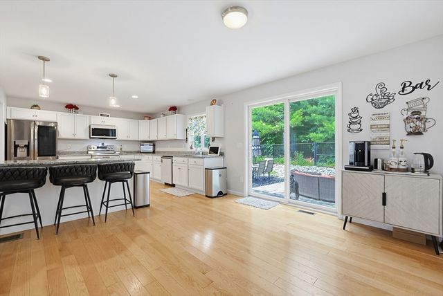 7 Tabor Rd, Uxbridge, MA 01569