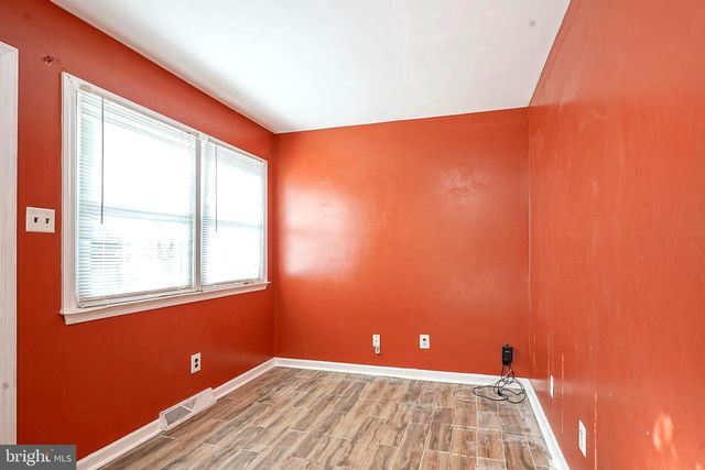 30 TOOL LN, Williamstown, NJ 08094