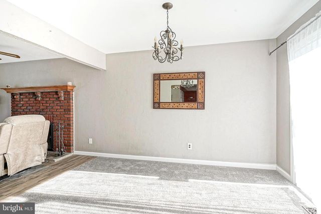 30 TOOL LN, Williamstown, NJ 08094