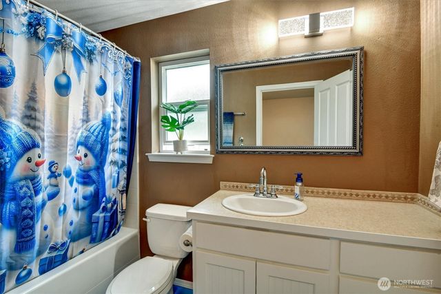 7402 Olympic Drive, Everett, WA 98203