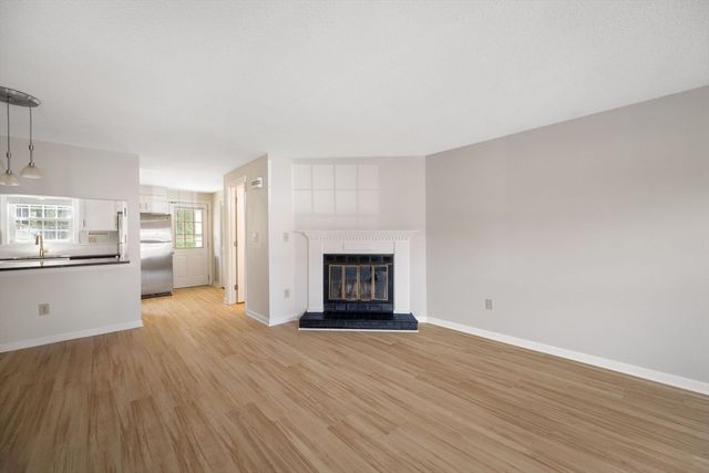 728 Auburn St D4, Whitman, MA 02382