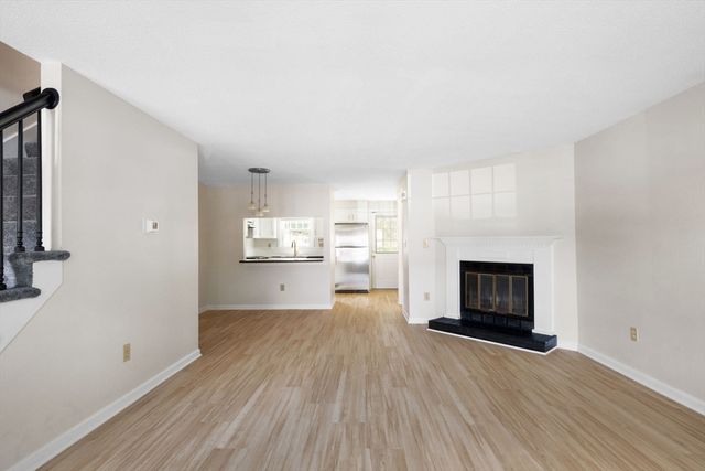 728 Auburn St D4, Whitman, MA 02382