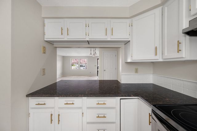 728 Auburn St D4, Whitman, MA 02382