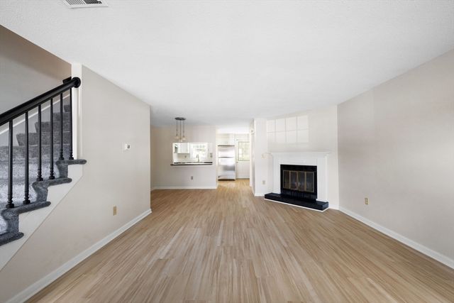 728 Auburn St D4, Whitman, MA 02382