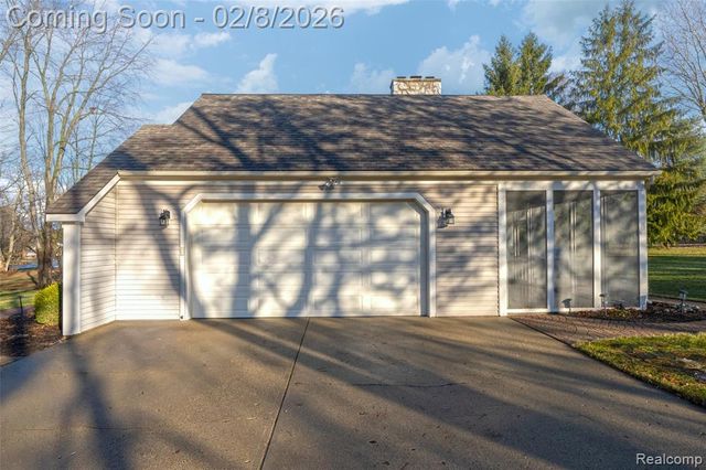 2780 Airport Road, Waterford, MI 48329