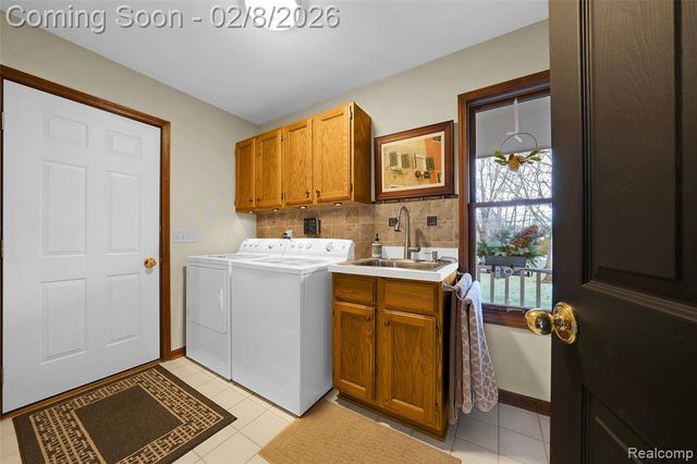 2780 Airport Road, Waterford, MI 48329