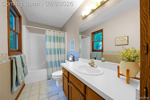 2780 Airport Road, Waterford, MI 48329