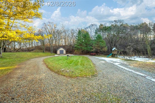 2780 Airport Road, Waterford, MI 48329