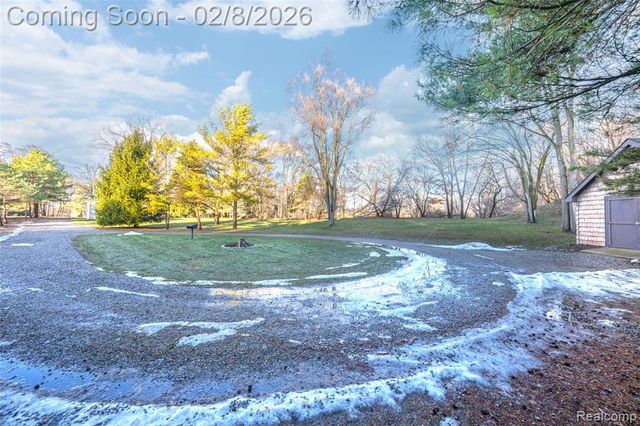 2780 Airport Road, Waterford, MI 48329