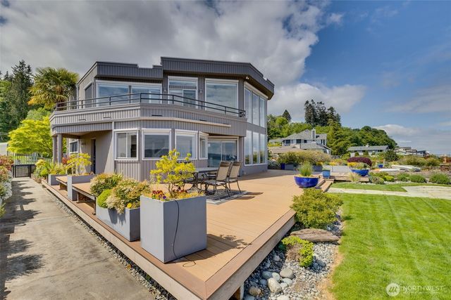 6779 Columbia Beach Drive, Clinton, WA 98236