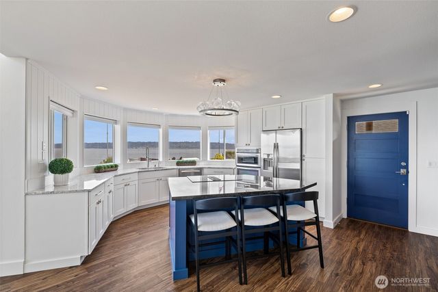 6779 Columbia Beach Drive, Clinton, WA 98236