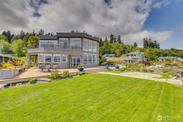 6779 Columbia Beach Drive, Clinton, WA 98236