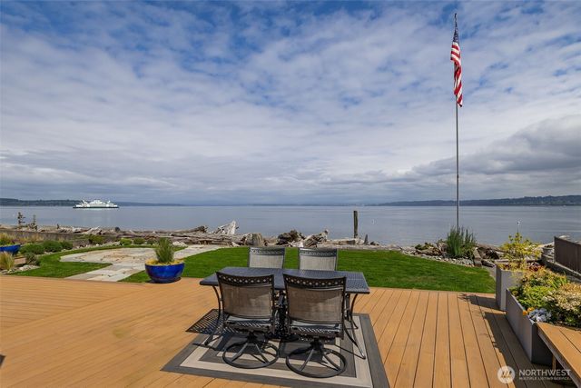 6779 Columbia Beach Drive, Clinton, WA 98236