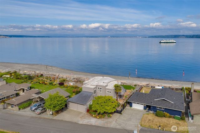 6779 Columbia Beach Drive, Clinton, WA 98236
