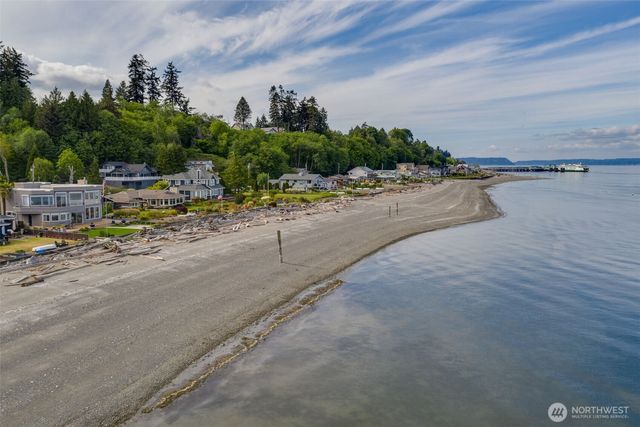 6779 Columbia Beach Drive, Clinton, WA 98236