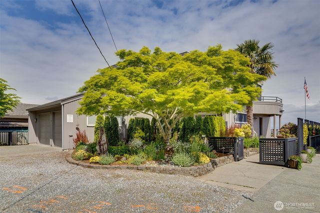 6779 Columbia Beach Drive, Clinton, WA 98236
