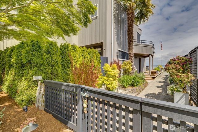6779 Columbia Beach Drive, Clinton, WA 98236