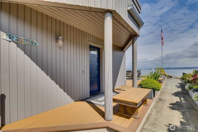 6779 Columbia Beach Drive, Clinton, WA 98236