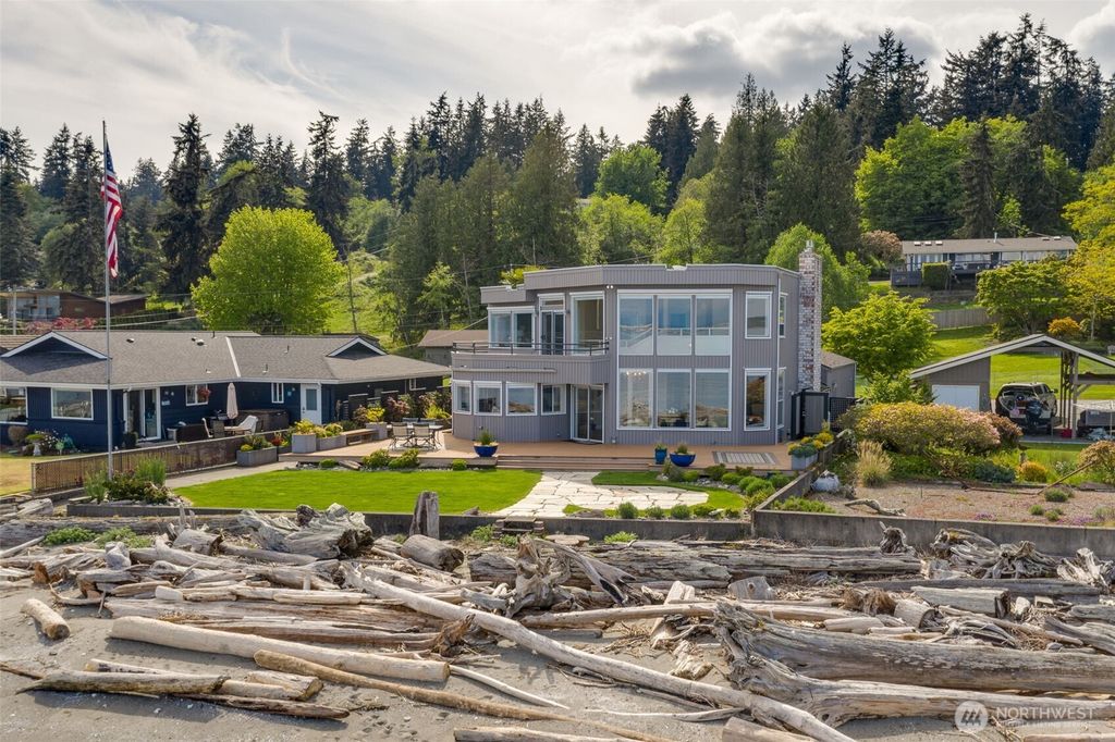 6779 Columbia Beach Drive, Clinton, WA 98236
