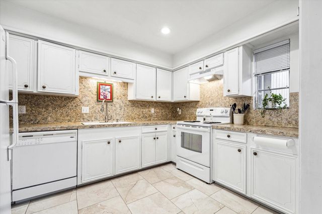 1880 Saxony Lane, Houston, TX 77058