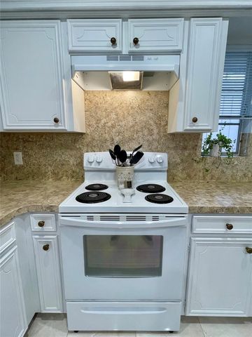 1880 Saxony Lane, Houston, TX 77058