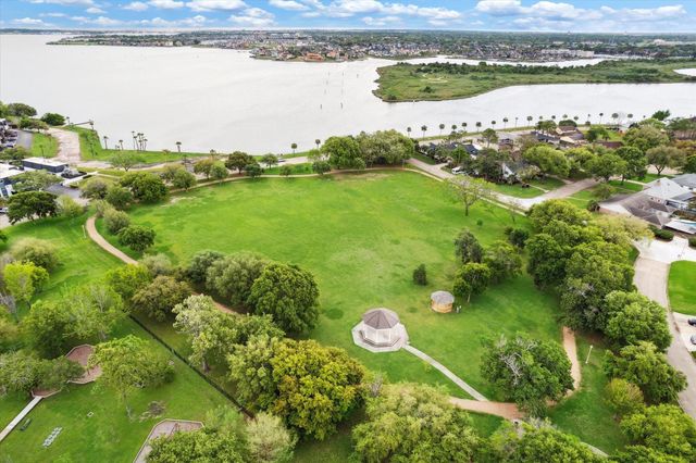 1880 Saxony Lane, Houston, TX 77058