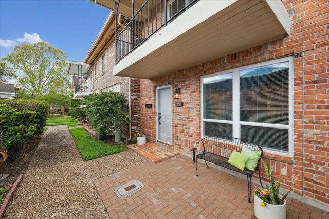 1880 Saxony Lane, Houston, TX 77058