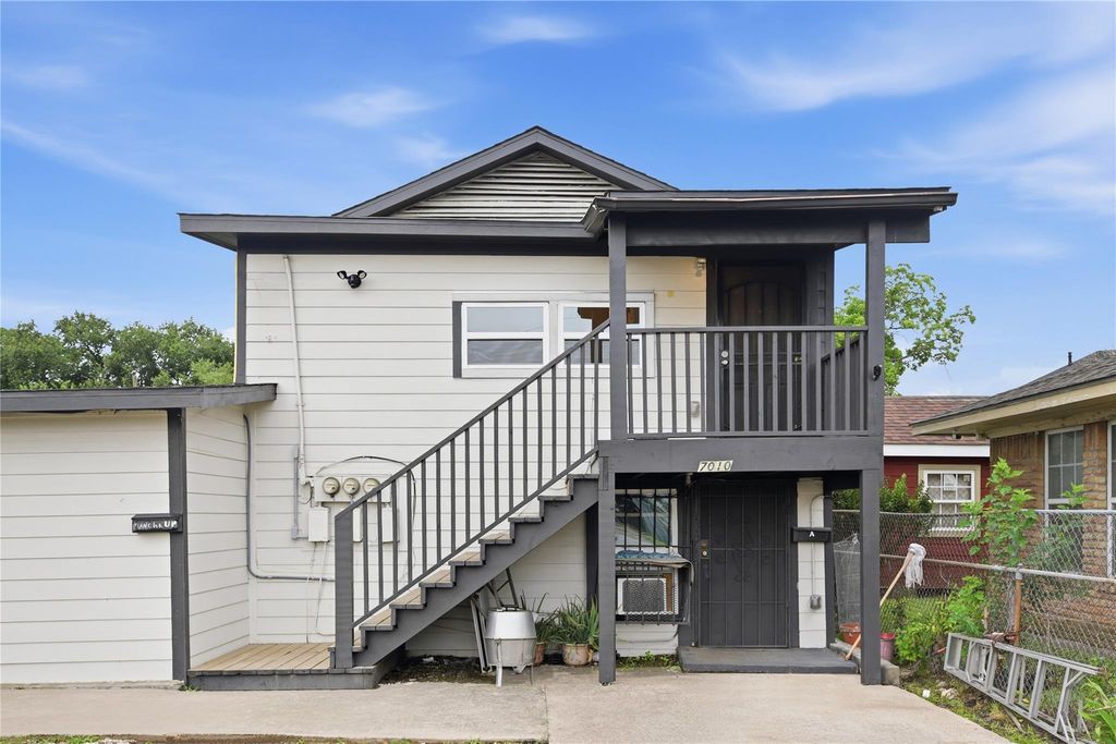 7010 Brownsville Street, Houston, TX 77020