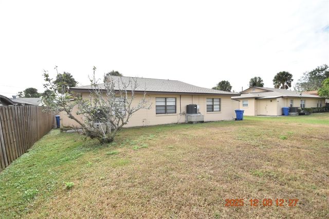 705 2ND AVENUE NW A, Ruskin, FL 33570