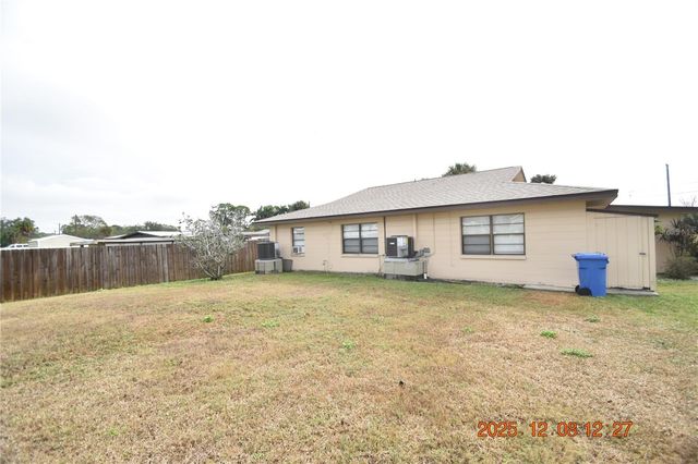 705 2ND AVENUE NW A, Ruskin, FL 33570