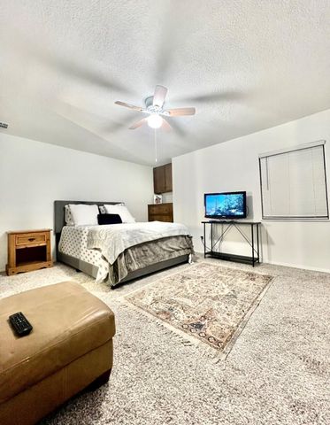 18 Townhouse Court, Bellaire, TX 77401