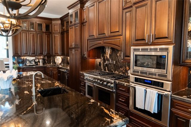 5890 JAMILA, Venice, FL 34293