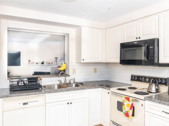 9718 Old Gate Drive, Matthews, NC 28105