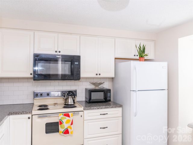 9718 Old Gate Drive, Matthews, NC 28105