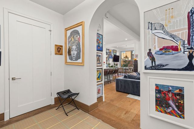 21 N May Street 405, Chicago, IL 60607