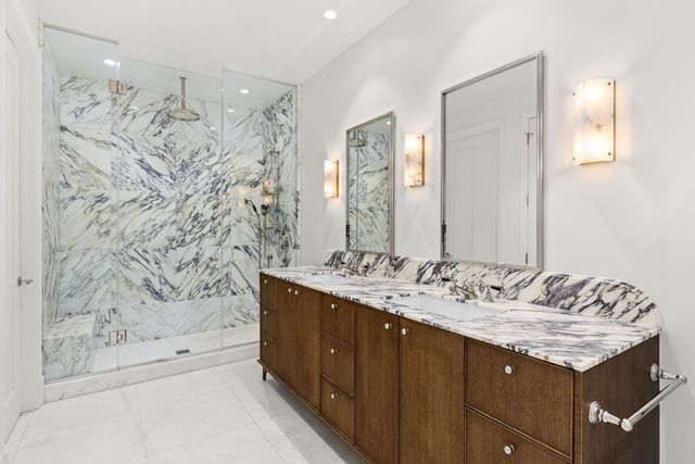 21 N May Street 405, Chicago, IL 60607