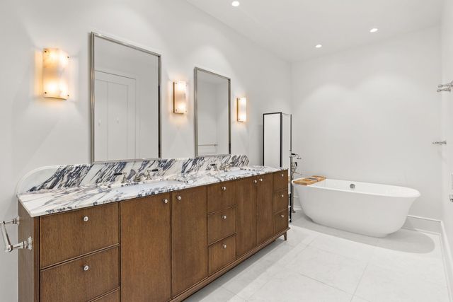 21 N May Street 405, Chicago, IL 60607