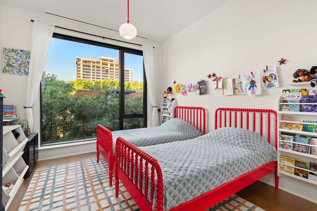 21 N May Street 405, Chicago, IL 60607