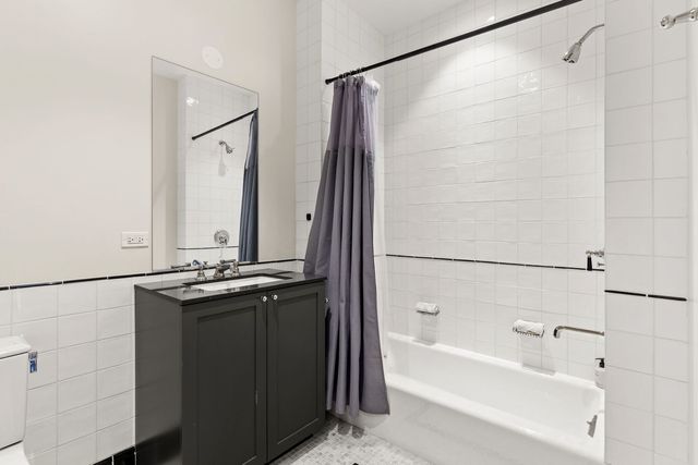 21 N May Street 405, Chicago, IL 60607