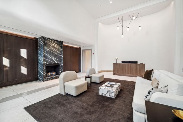 21 N May Street 405, Chicago, IL 60607