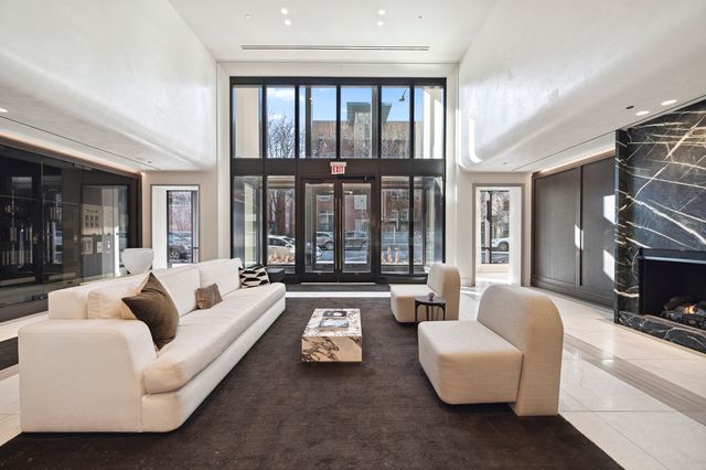 21 N May Street 405, Chicago, IL 60607