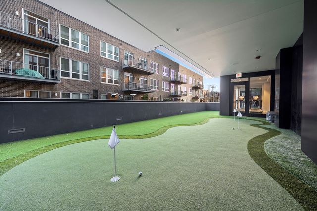 21 N May Street 405, Chicago, IL 60607