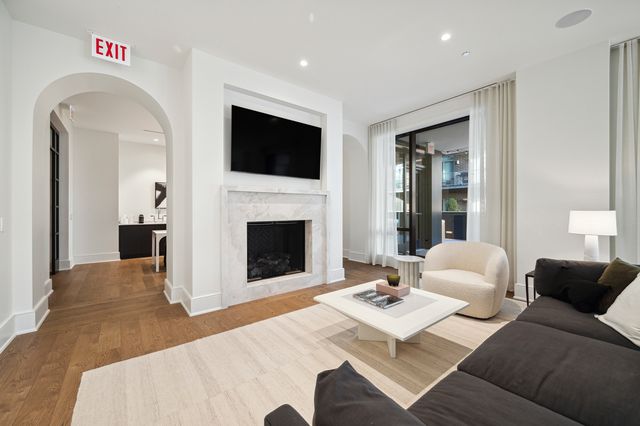 21 N May Street 405, Chicago, IL 60607