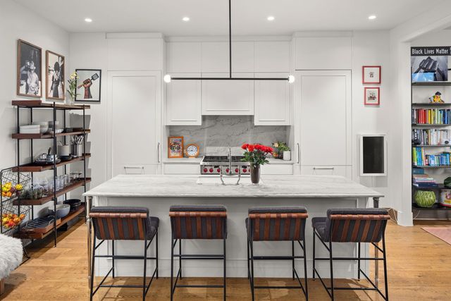 21 N May Street 405, Chicago, IL 60607